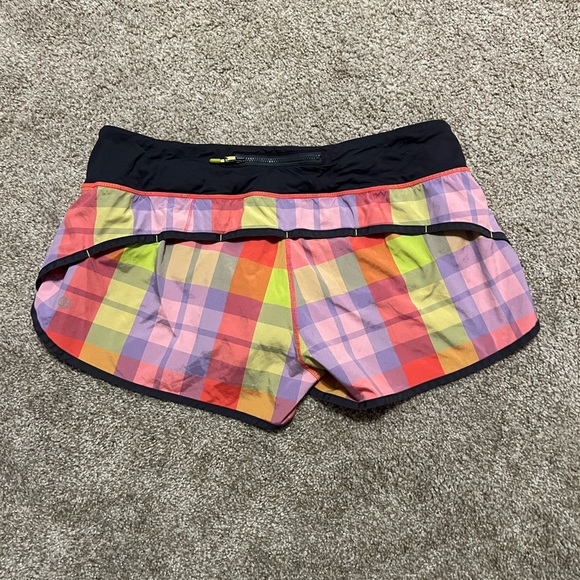 Lululemon Groovy Run shorts plaid size 10 - Picture 2 of 4